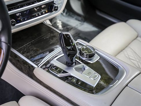 Used 2020 BMW 750i xDrive w/ Executive Package image 29