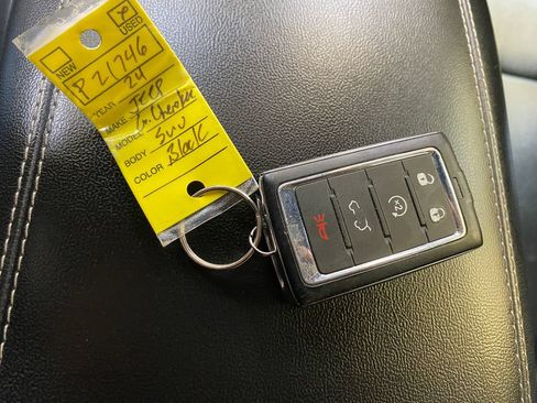 Used 2024 Jeep Grand Cherokee Limited AWD/4WD image 49