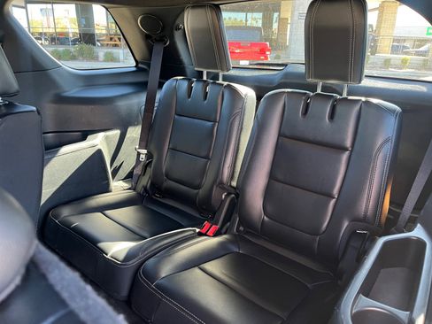 Used 2018 Ford Explorer Limited w/ Ford Safe & Smart Package image 17