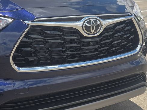 New 2026 Toyota Highlander Platinum AWD/4WD image 7