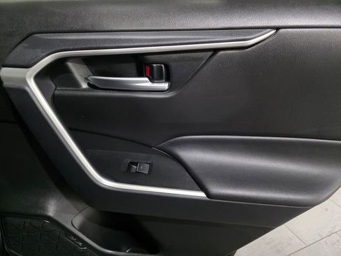 Used 2025 Toyota RAV4 XLE AWD/4WD image 12