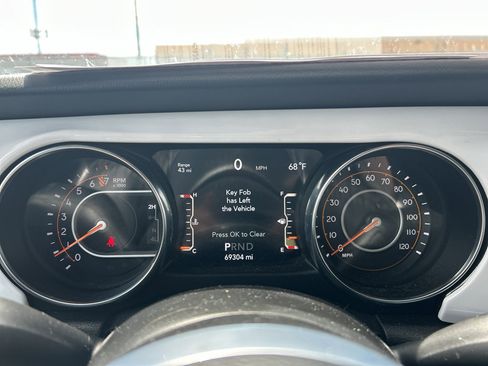 Used 2021 Jeep Wrangler Unlimited Sahara AWD/4WD image 9