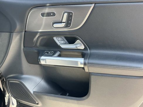 Used 2023 Mercedes-Benz GLB 250 4MATIC image 23