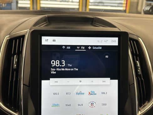 Used 2022 Ford Edge Titanium image 29