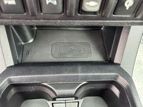 Used 2017 Toyota Tacoma Limited image 41