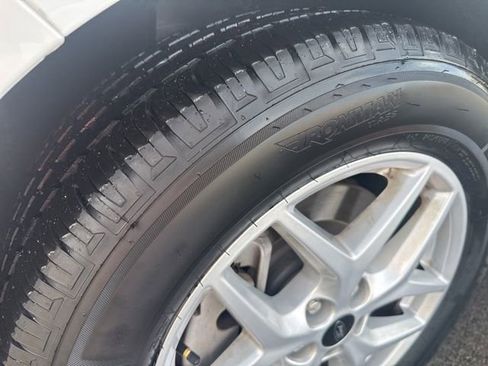 Used 2024 Ford Edge SEL image 10