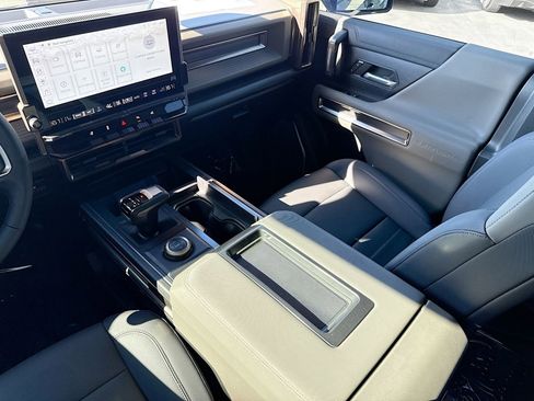 Used 2025 GMC Hummer EV 2X AWD/4WD image 25