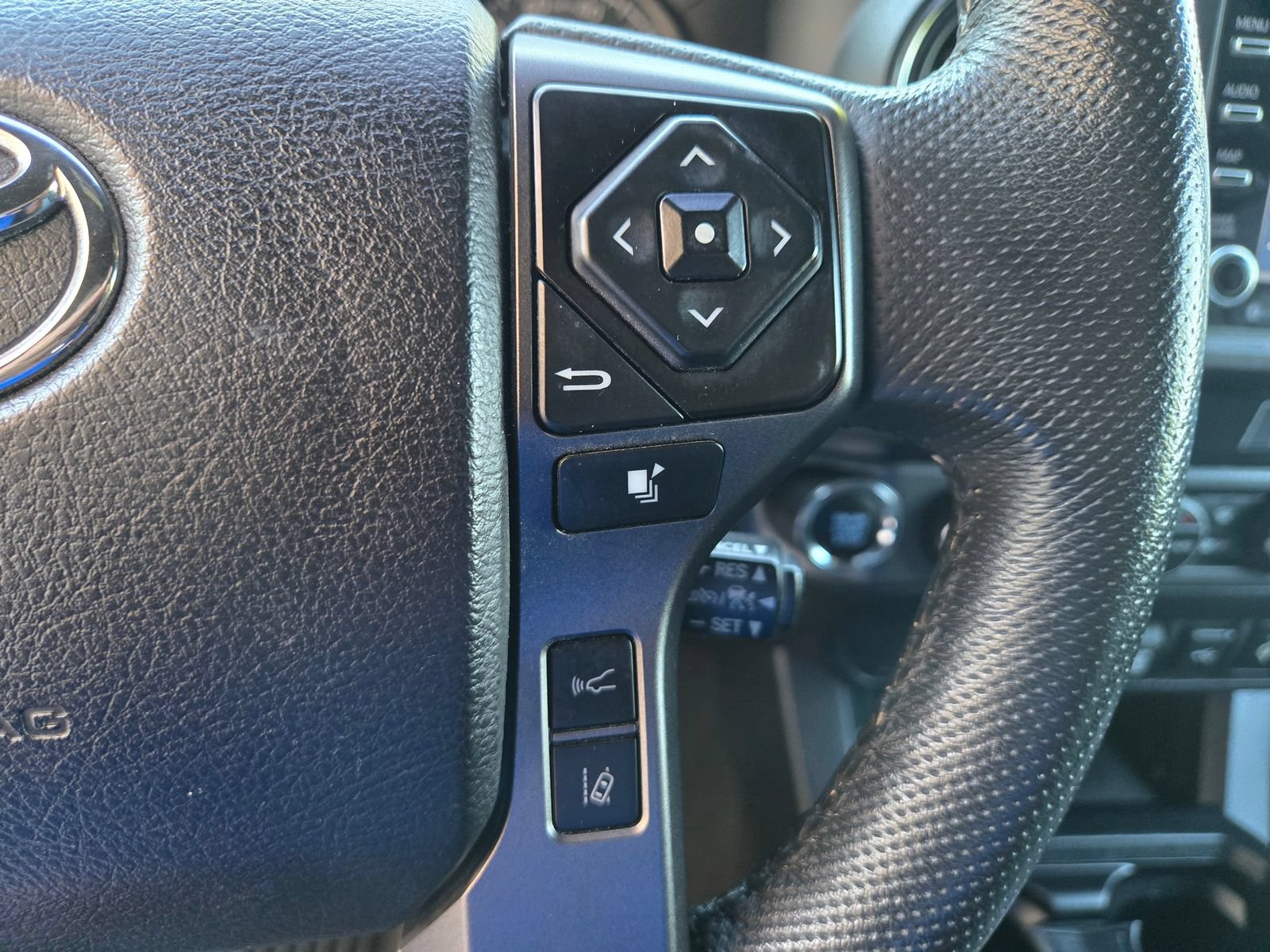 Used 2021 Toyota Tacoma TRD Off-Road AWD/4WD image 13