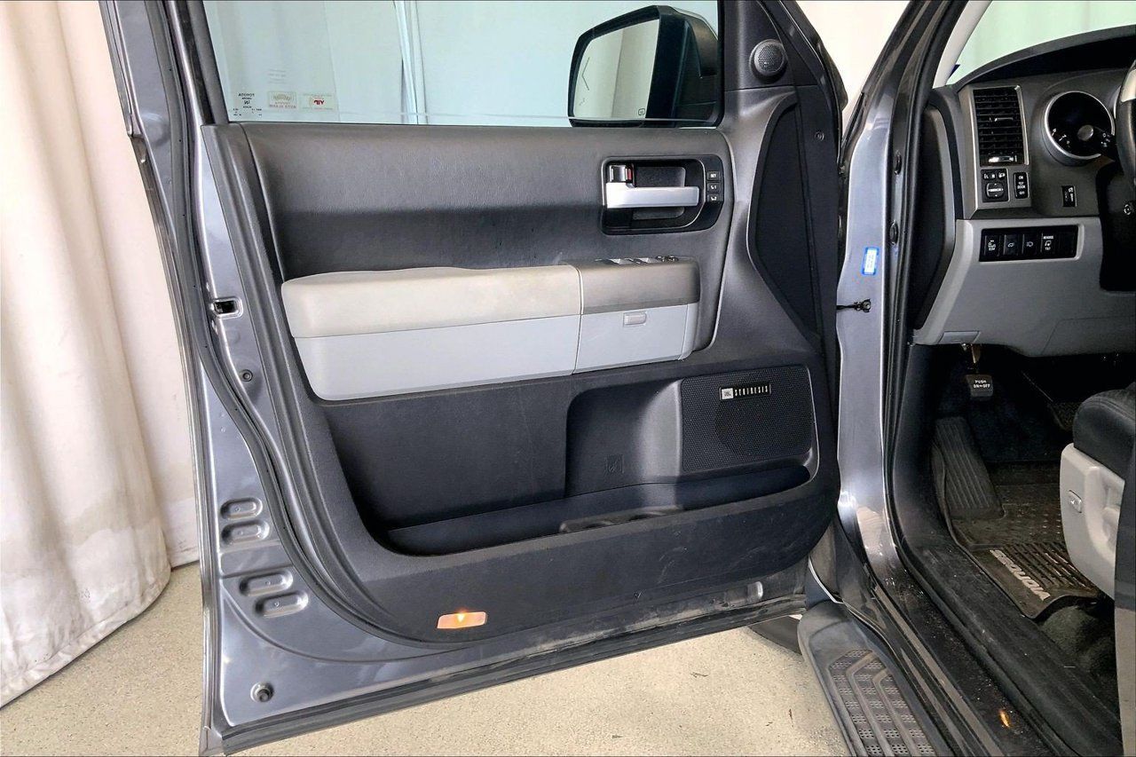 Used 2016 Toyota Sequoia Limited w/ Safety & Convenience Package RWD image 21
