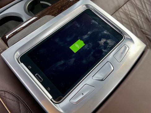 Used 2022 BMW 750i xDrive w/ Luxury Rear Seating Package image 39