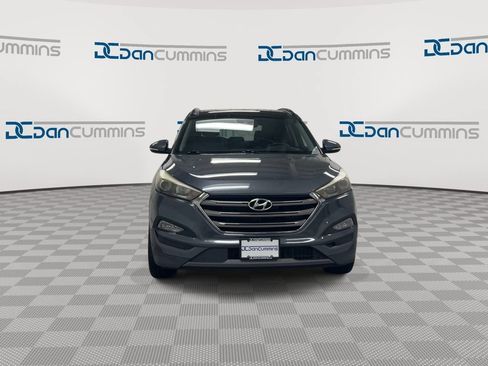 Used 2016 Hyundai Tucson Limited w/ Option Group 03 FWD image 3