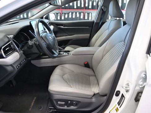 Used 2023 Toyota Camry SE w/ Cold Weather Package FWD image 10