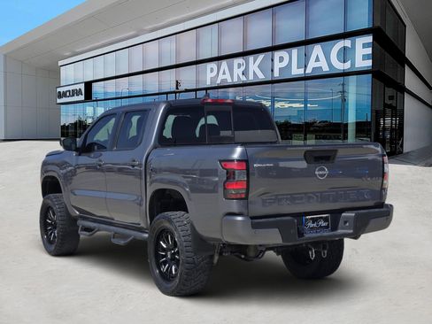 Used 2022 Nissan Frontier SV w/ Technology Package image 4