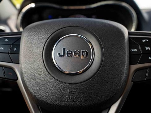 Used 2021 Jeep Grand Cherokee Laredo RWD image 14