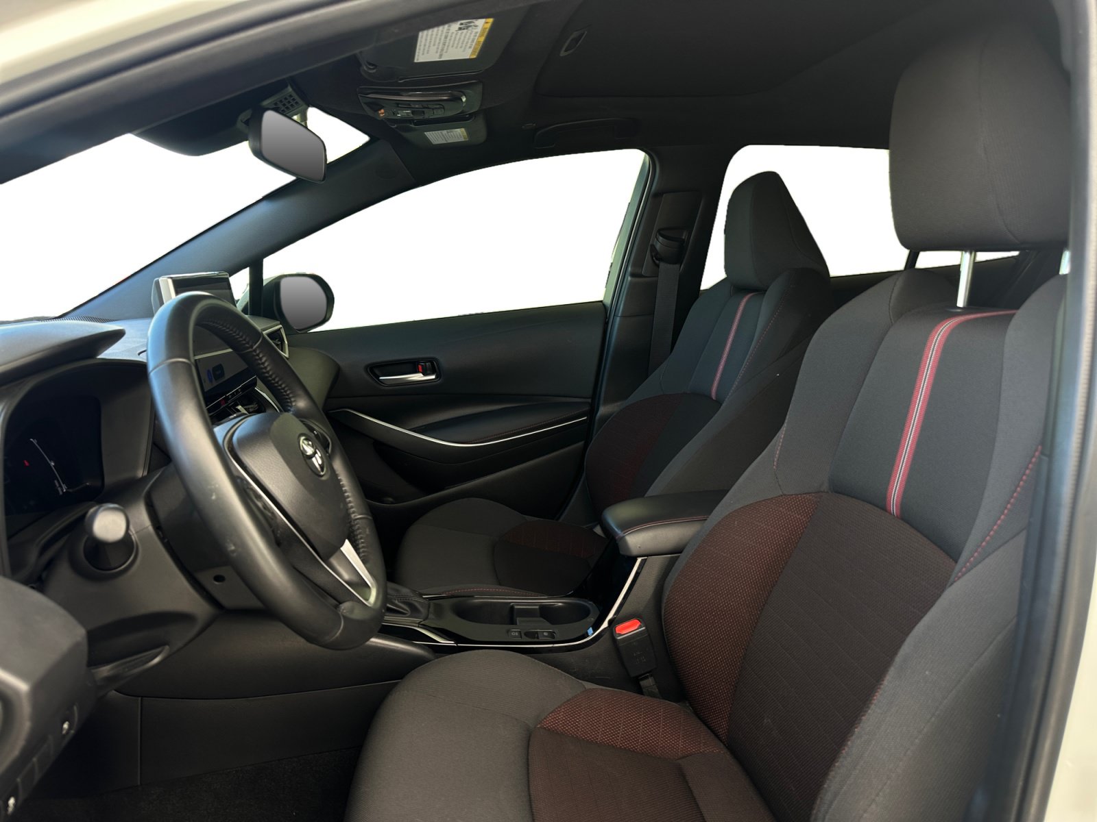 Used 2025 Toyota Corolla SE w/ SE Premium Package FWD image 9