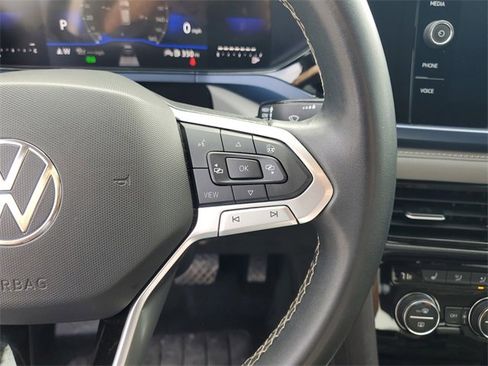 Used 2024 Volkswagen Taos SE image 17