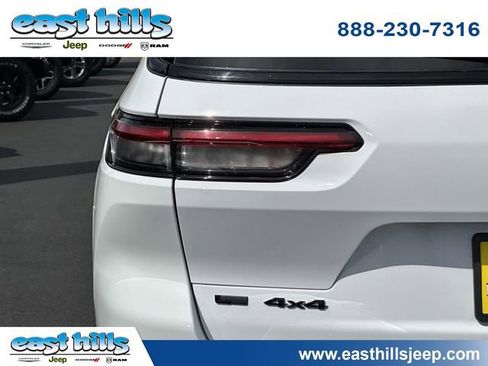 Used 2023 Jeep Grand Cherokee L Laredo AWD/4WD image 12