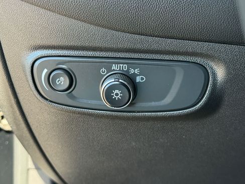 Used 2023 Chevrolet Equinox LT FWD image 21