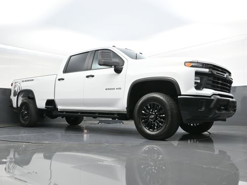 Certified 2025 Chevrolet Silverado 2500 W/T image 38