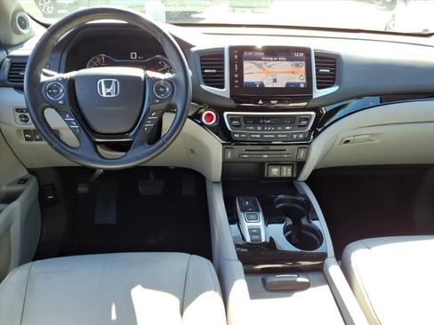 Used 2017 Honda Pilot Touring image 4