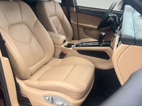 Certified 2023 Porsche Macan AWD/4WD image 20