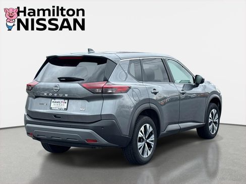 Used 2023 Nissan Rogue SV image 2