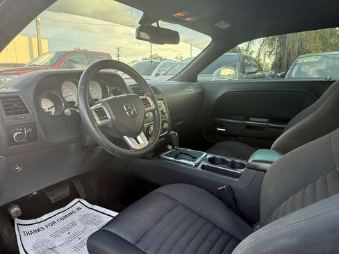 Used 2013 Dodge Challenger SXT RWD image 9