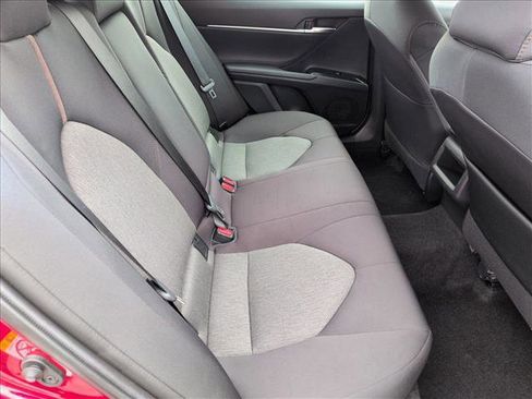 Used 2018 Toyota Camry LE image 18