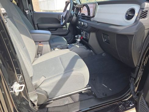 Used 2025 Jeep Wrangler Unlimited Sahara w/ Safety Group image 6