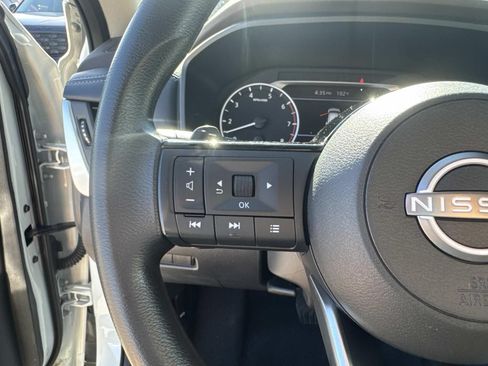 Used 2023 Nissan Rogue SV FWD image 23