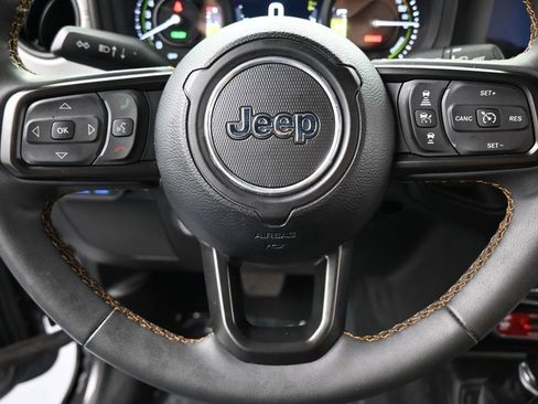 Used 2024 Jeep Wrangler Unlimited AWD/4WD image 30