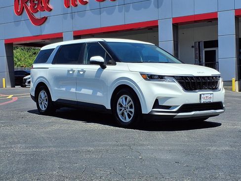 Used 2023 Kia Carnival LX FWD image 4