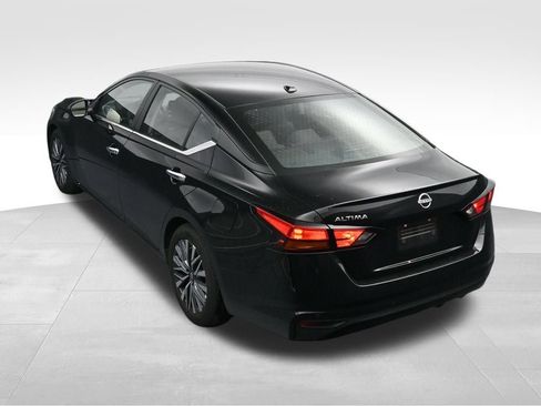 Used 2025 Nissan Altima 2.5 SV FWD image 28