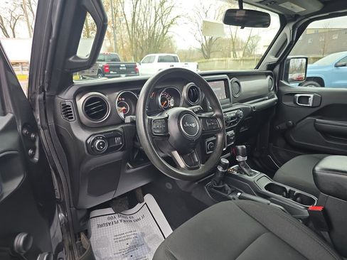 Used 2023 Jeep Gladiator Sport image 2