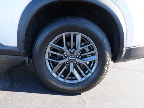 Used 2024 Nissan Rogue S image 12