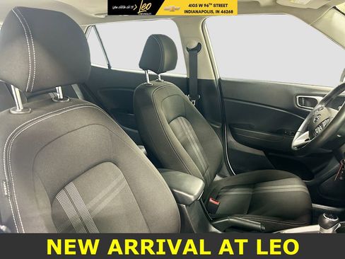 Used 2023 Hyundai Venue SEL image 26