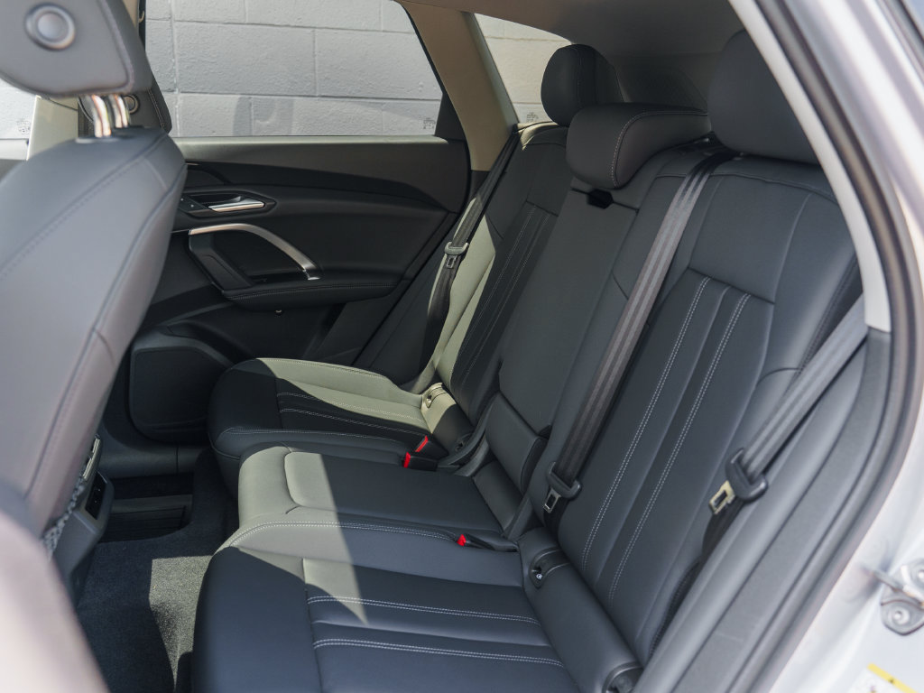 Certified 2025 Audi Q5 Premium w/ Convenience Package AWD/4WD image 18