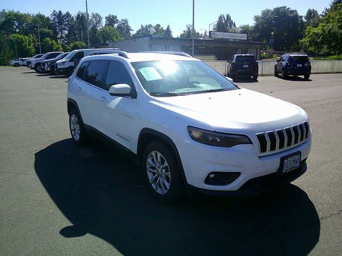 Used 2019 Jeep Cherokee Latitude w/ Popular Appearance Group FWD image 7