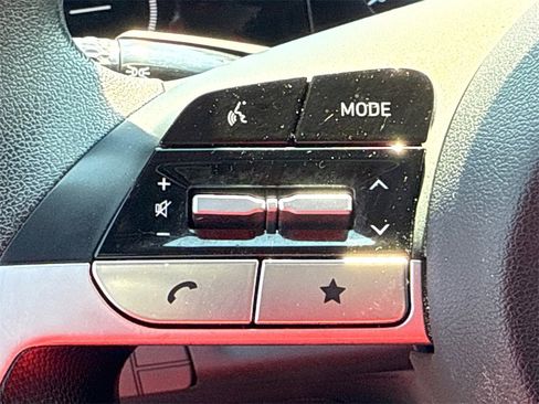 Used 2024 Hyundai Elantra SEL image 24