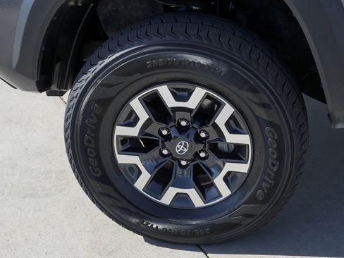 Certified 2023 Toyota Tacoma TRD Off-Road w/ Technology Package AWD/4WD image 12