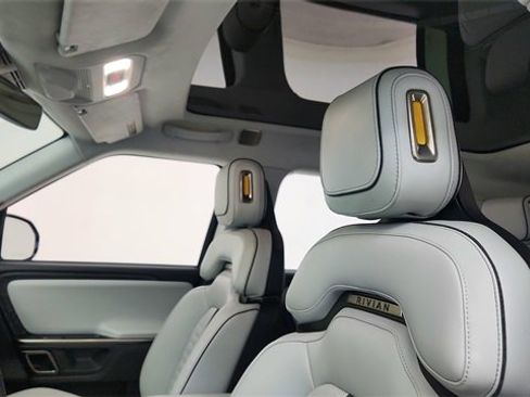 Used 2023 Rivian R1S Adventure image 37