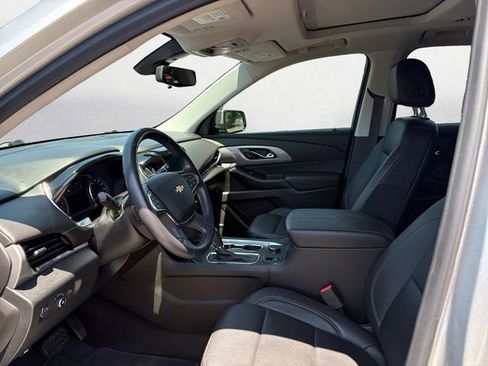 Used 2019 Chevrolet Traverse LT w/ LT Premium Package AWD/4WD image 9