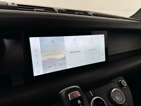 Used 2023 Land Rover Defender 110 X-Dynamic SE image 15