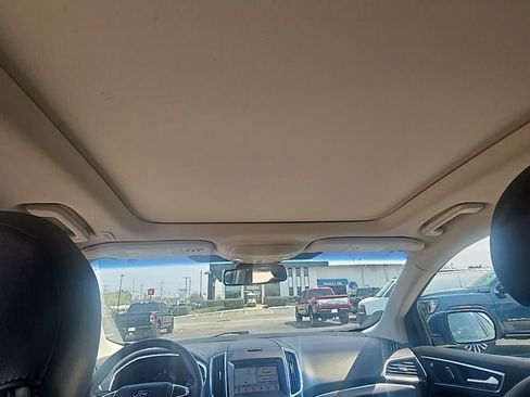 Used 2019 Ford Edge Titanium w/ Equipment Group 301A AWD/4WD image 21