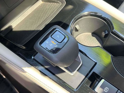 Used 2023 Nissan Rogue SL image 10