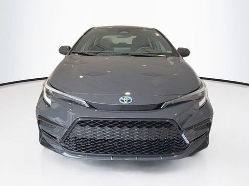 Used 2025 Toyota Corolla SE FWD image 2