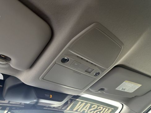 Used 2025 Nissan Kicks SR FWD image 22