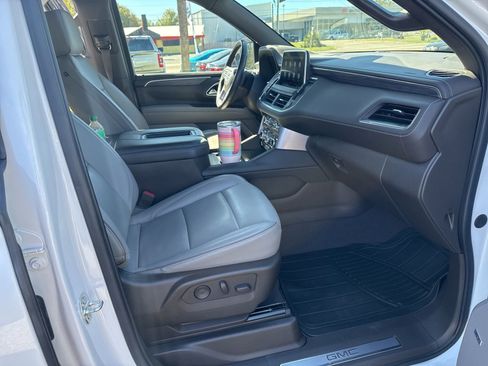 Used 2021 GMC Yukon SLT w/ SLT Luxury Plus Package image 14