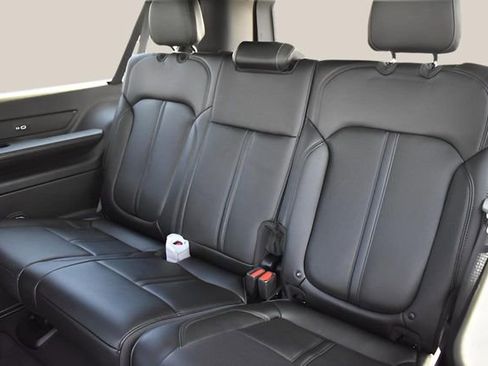 Used 2024 Jeep Wagoneer L Series II w/ Premium Group I image 15