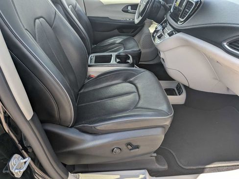 Certified 2018 Chrysler Pacifica Touring-L FWD image 22